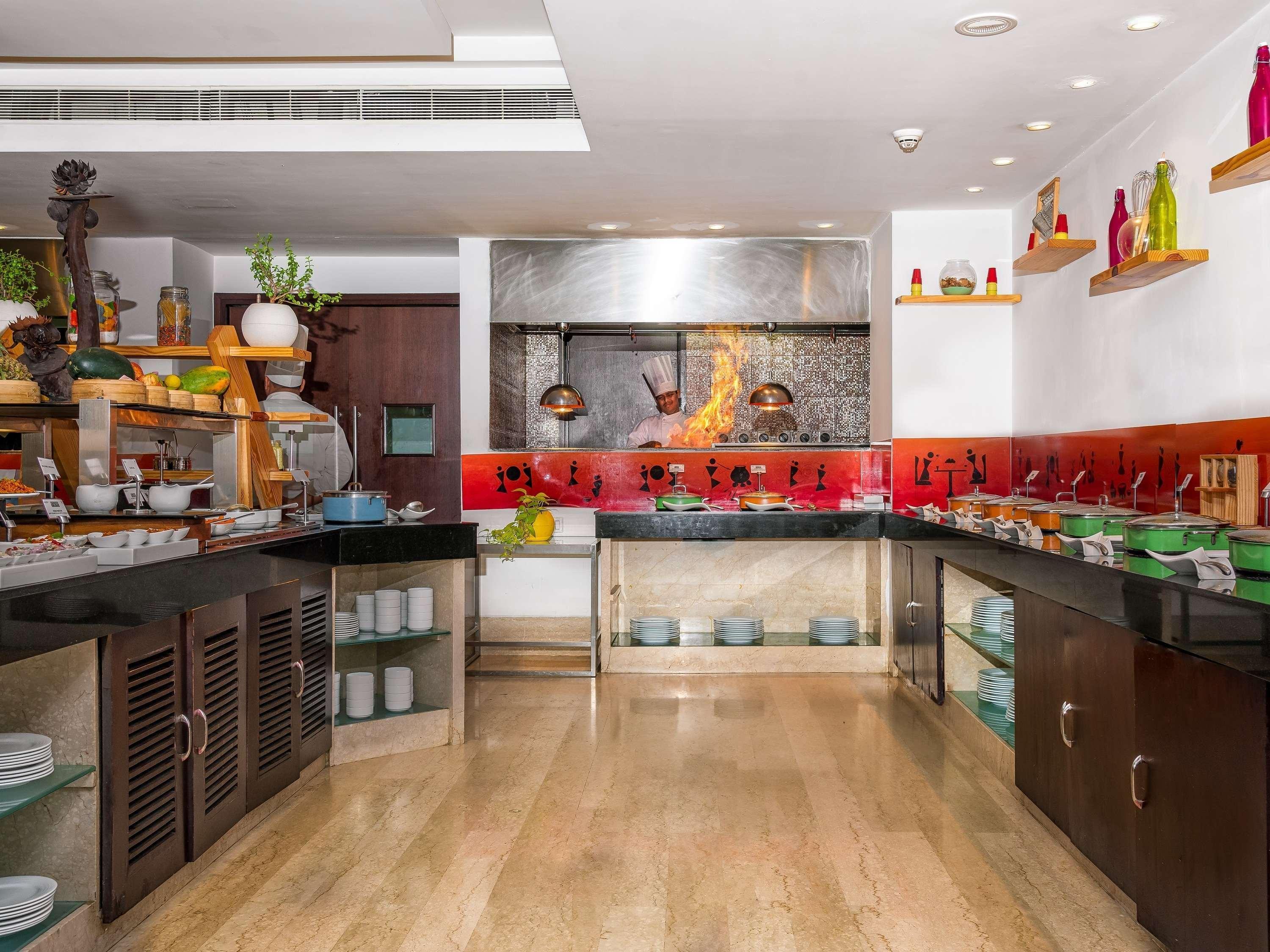 Mercure Hyderabad Kcp Banjara Hills, An Accor Hotel Εξωτερικό φωτογραφία A commercial kitchen