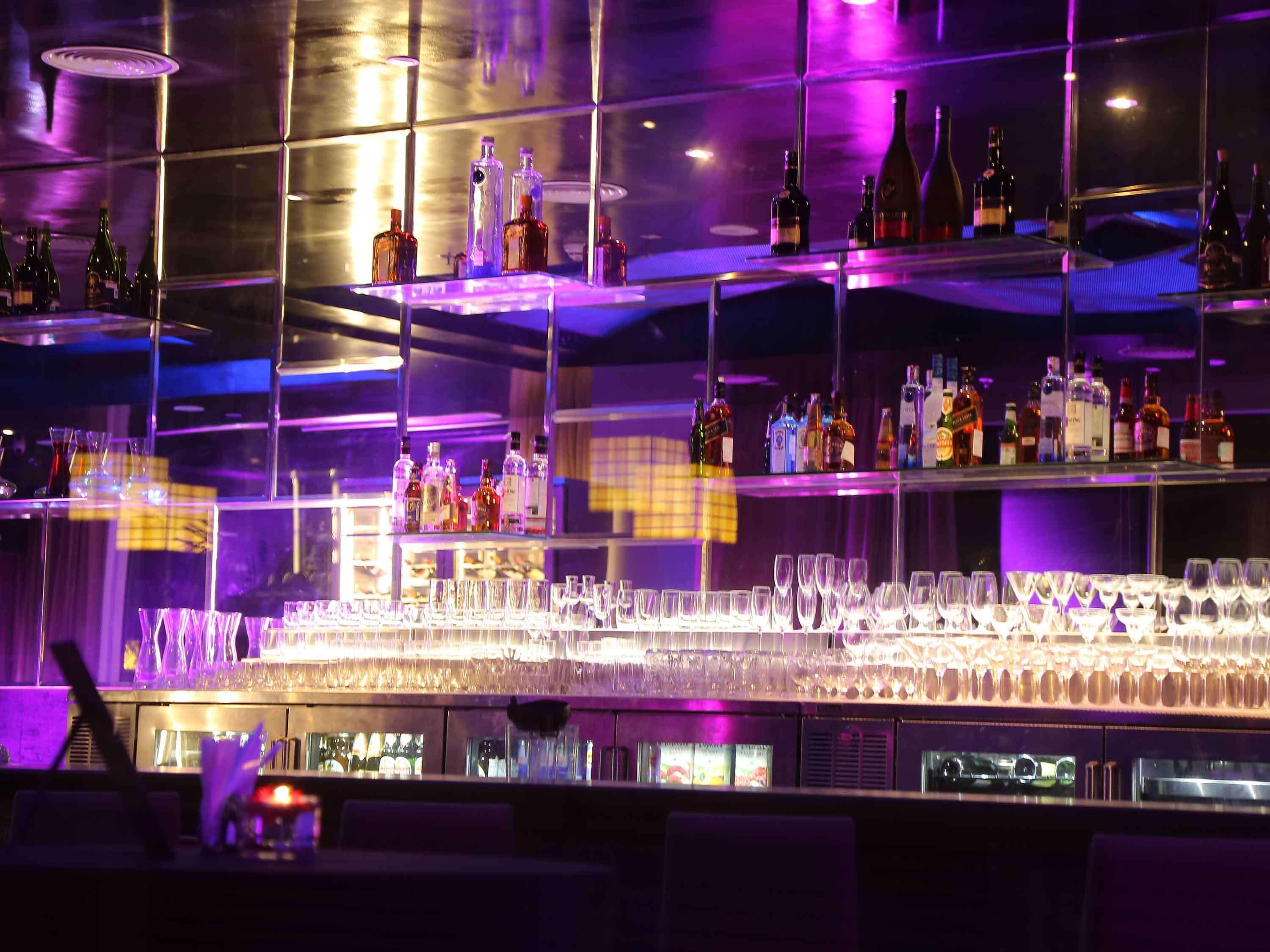 Mercure Hyderabad Kcp Banjara Hills, An Accor Hotel Εξωτερικό φωτογραφία The bar at the nightclub