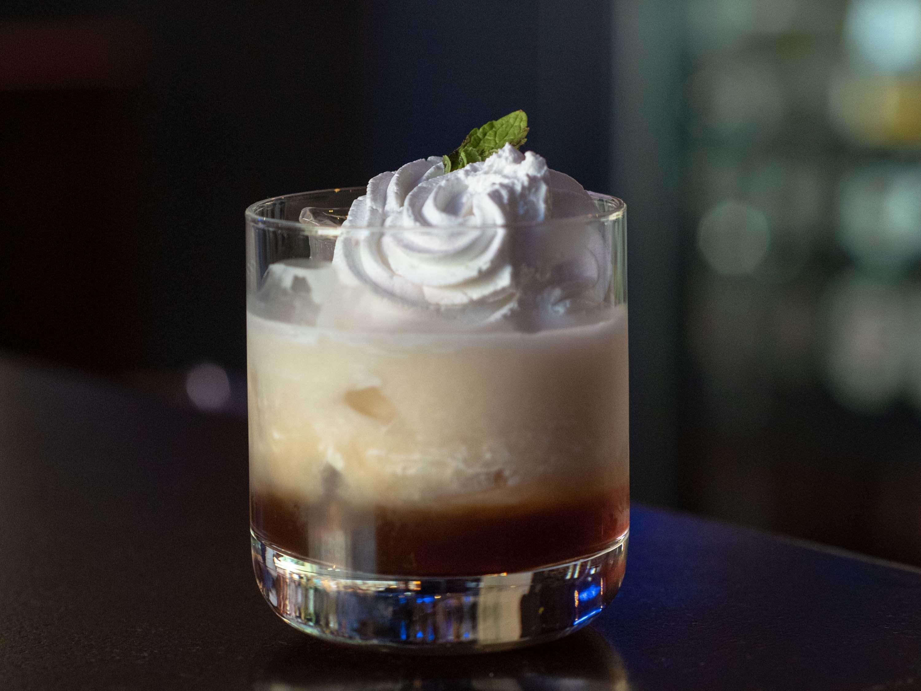 Mercure Hyderabad Kcp Banjara Hills, An Accor Hotel Εξωτερικό φωτογραφία A white Russian