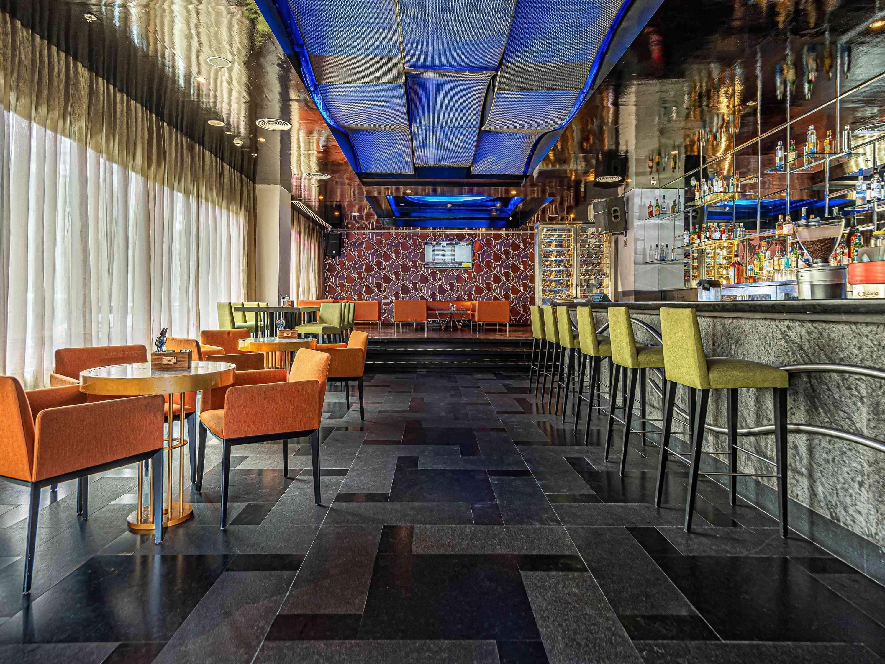 Mercure Hyderabad Kcp Banjara Hills, An Accor Hotel Εξωτερικό φωτογραφία The bar at the 101 bar