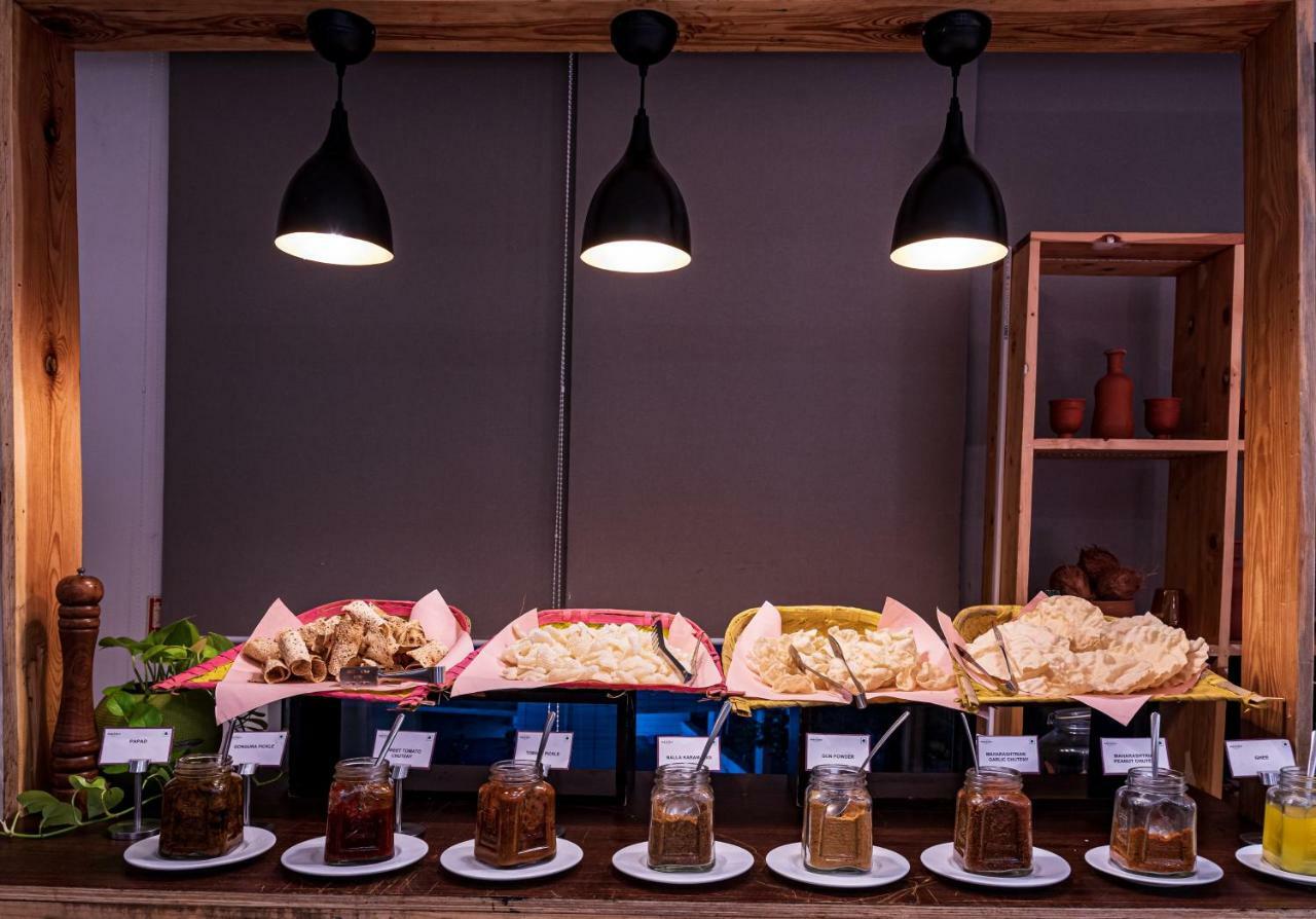 Mercure Hyderabad Kcp Banjara Hills, An Accor Hotel Εξωτερικό φωτογραφία A selection of Thai desserts